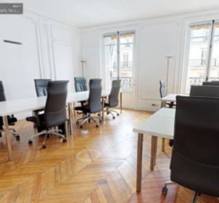 Bureau privé 40 m² 10 postes Location bureau Rue La Boétie Paris 75008 - photo 1